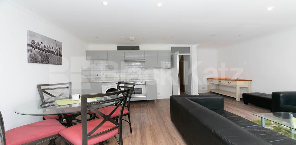 			ZONE 1 MINS TO TUBE!, 2 Bedroom, 1 bath, 1 reception Flat			 Wicklow Street, KINGS CROSS